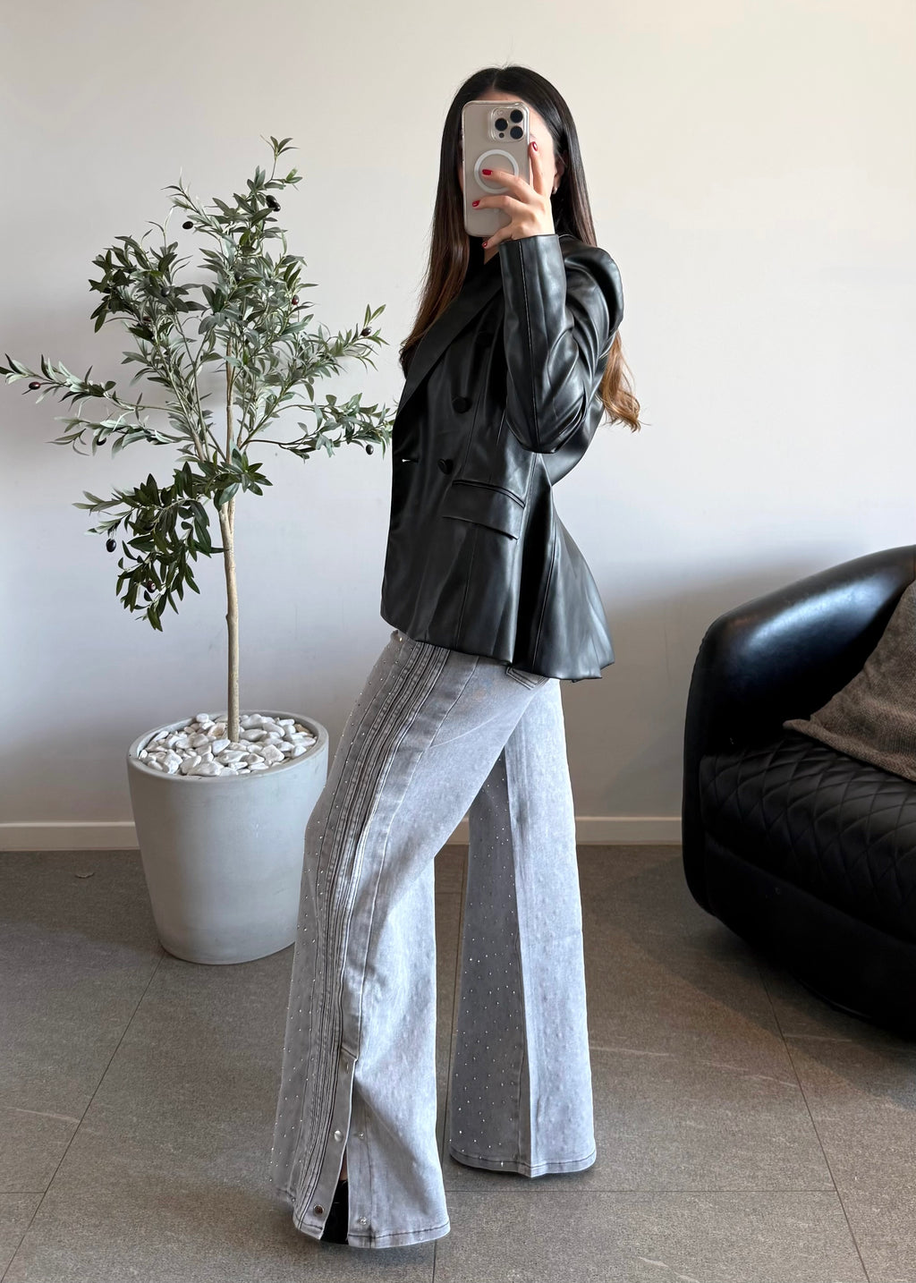 Pantalón de piedras con abertura