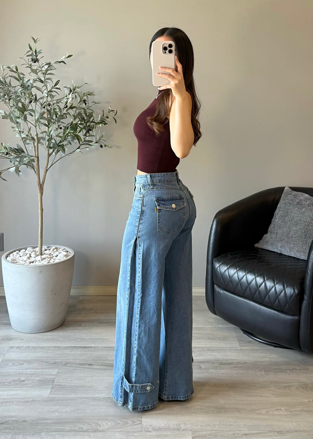Jeans con diseño de broche